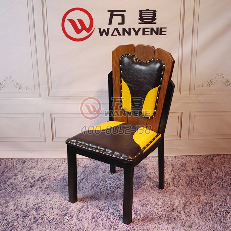 孔雀餐椅 黑色五金厚重型工业复古餐椅 实木后座黄色软包后座主题椅子